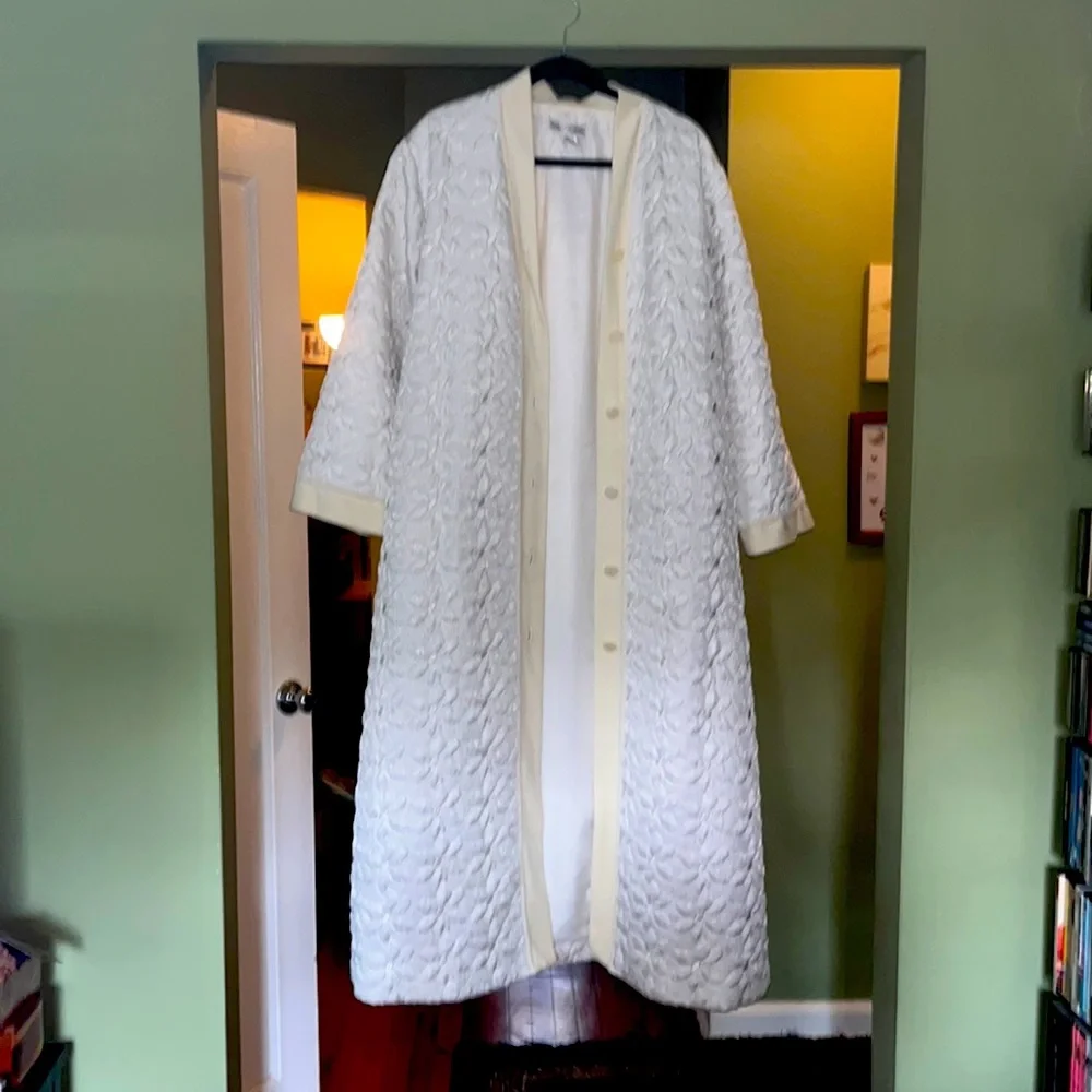 Oscar De La Renta Robe - Picture 1 of 3